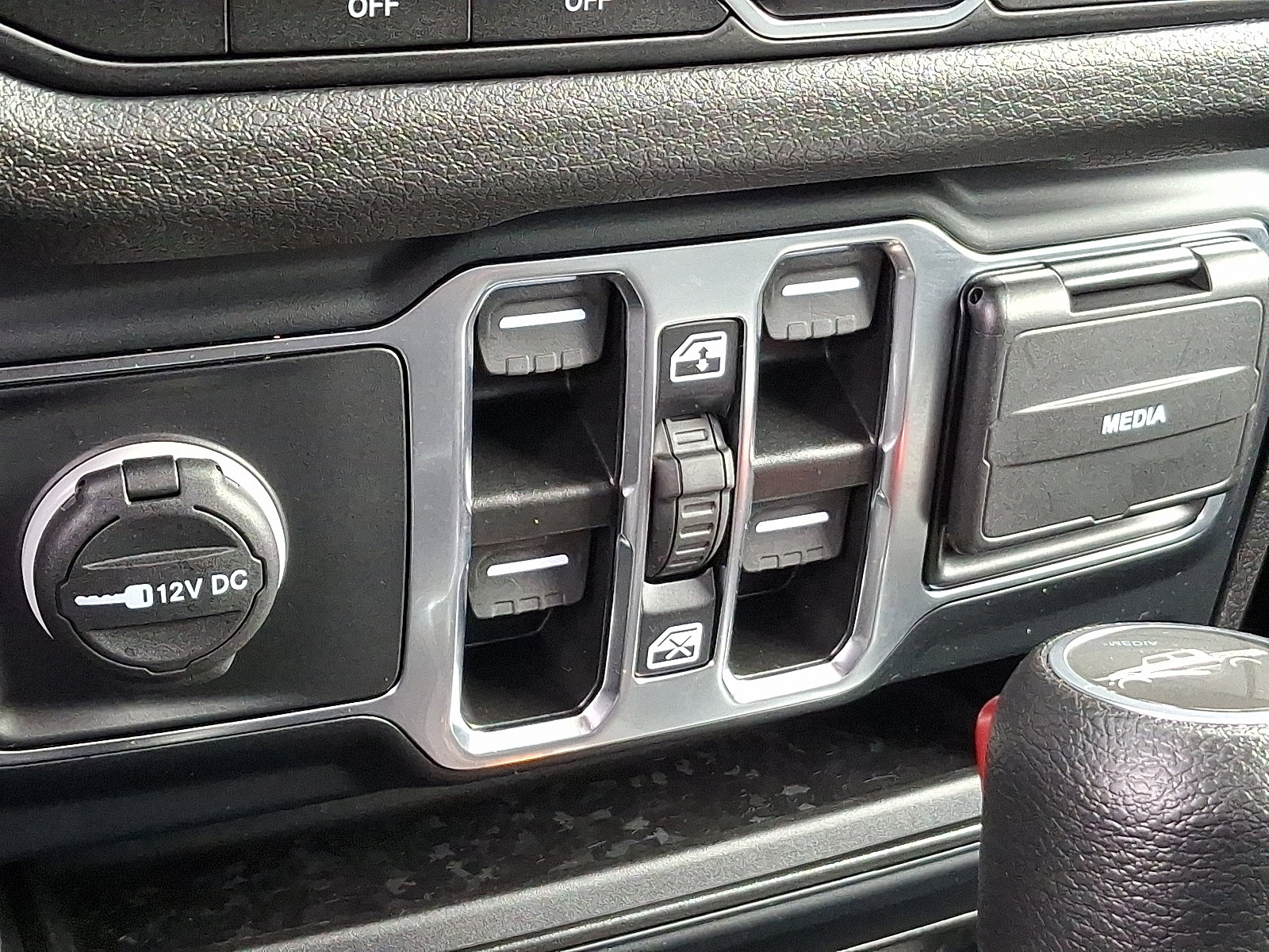 Certified 2024 Jeep Gladiator Sport image 25