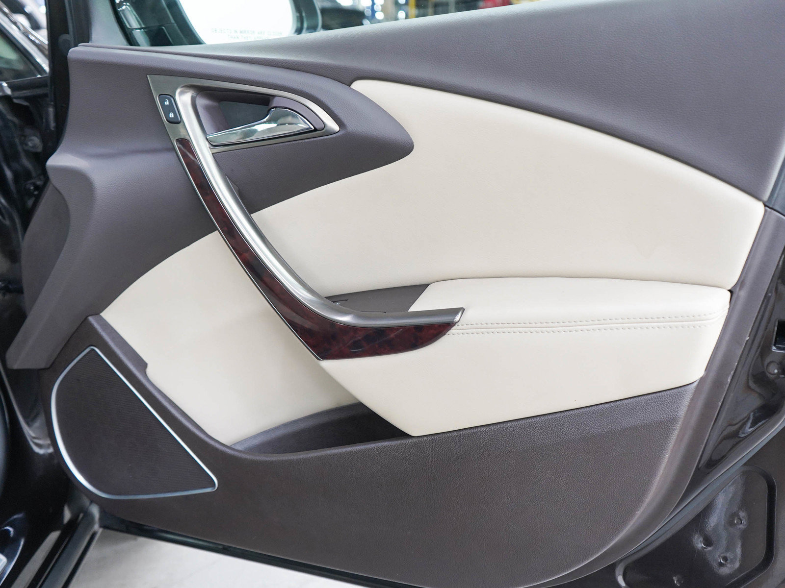 Used 2014 Buick Verano FWD image 9