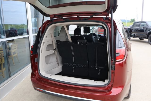 Used 2023 Chrysler Pacifica Touring-L FWD image 26