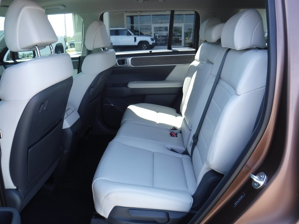 Used 2024 Hyundai Santa Fe Limited image 9