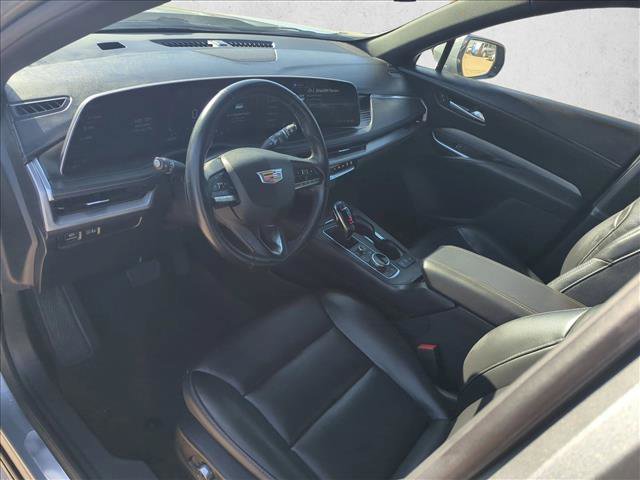Used 2025 Cadillac XT4 Premium Luxury image 10