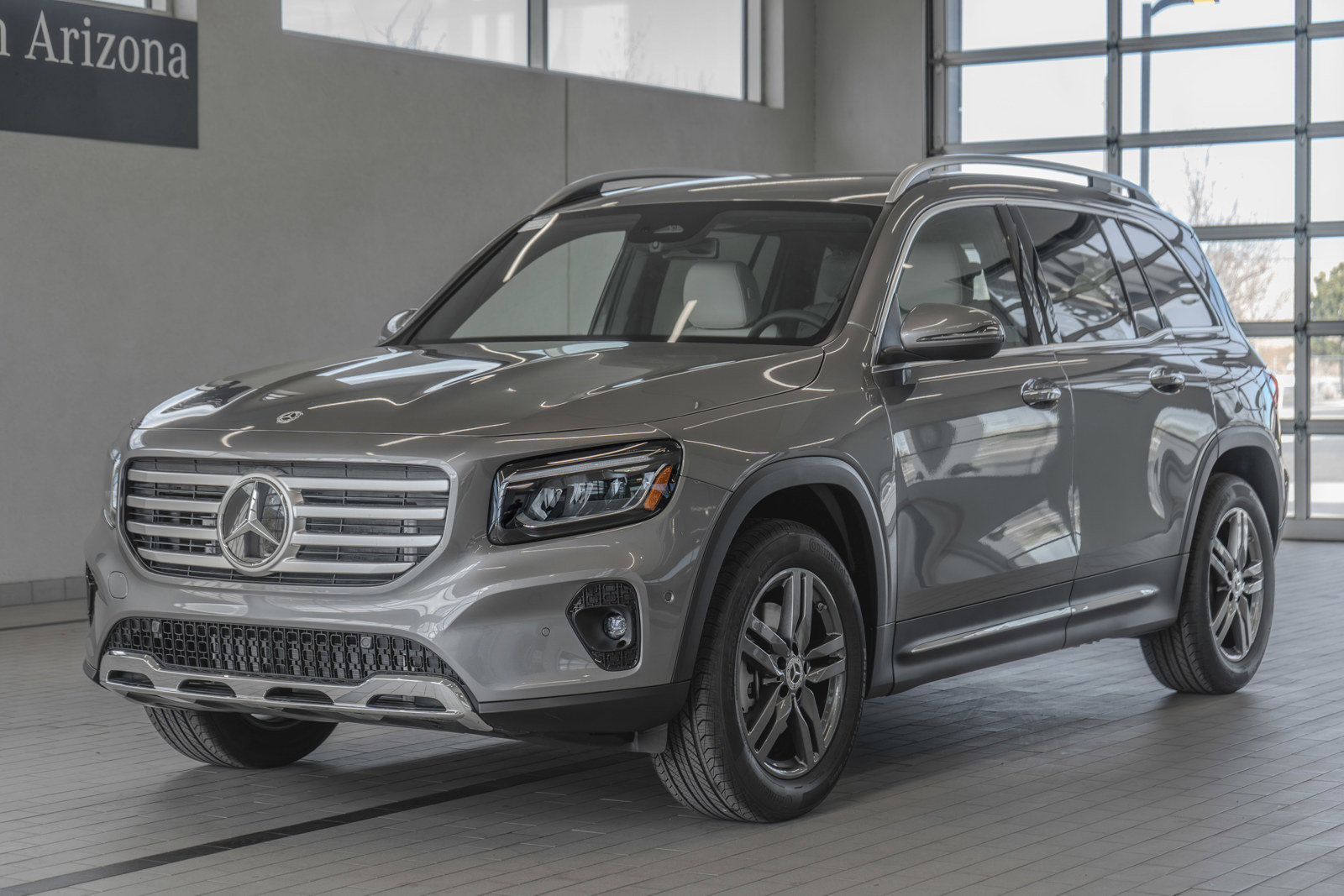 Used 2025 Mercedes-Benz GLB 250 4MATIC image 25