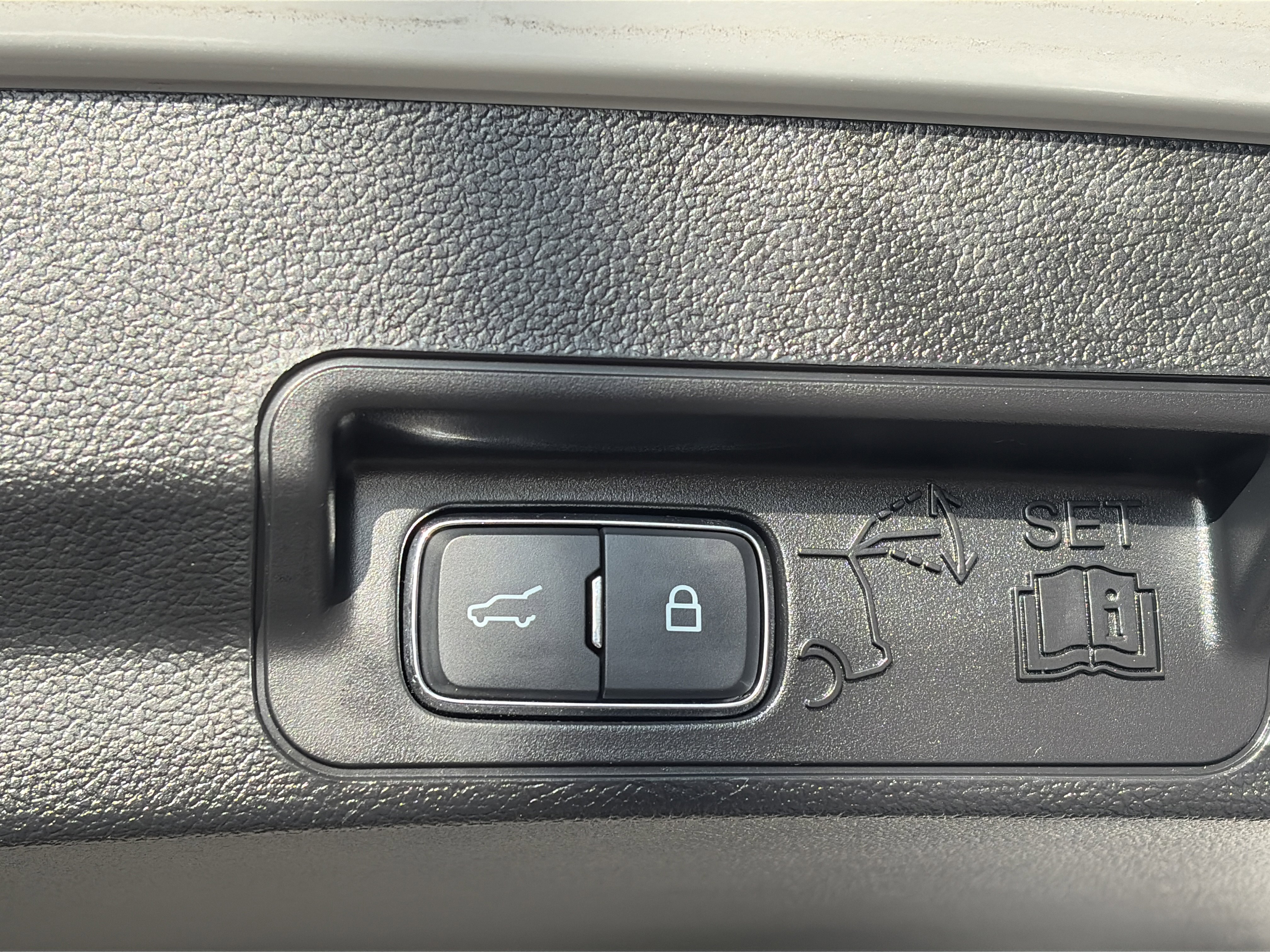 Used 2023 Ford Explorer XLT w/ Equipment Group 202A AWD/4WD image 16
