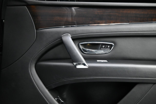 Used 2019 Bentley Bentayga AWD/4WD image 60
