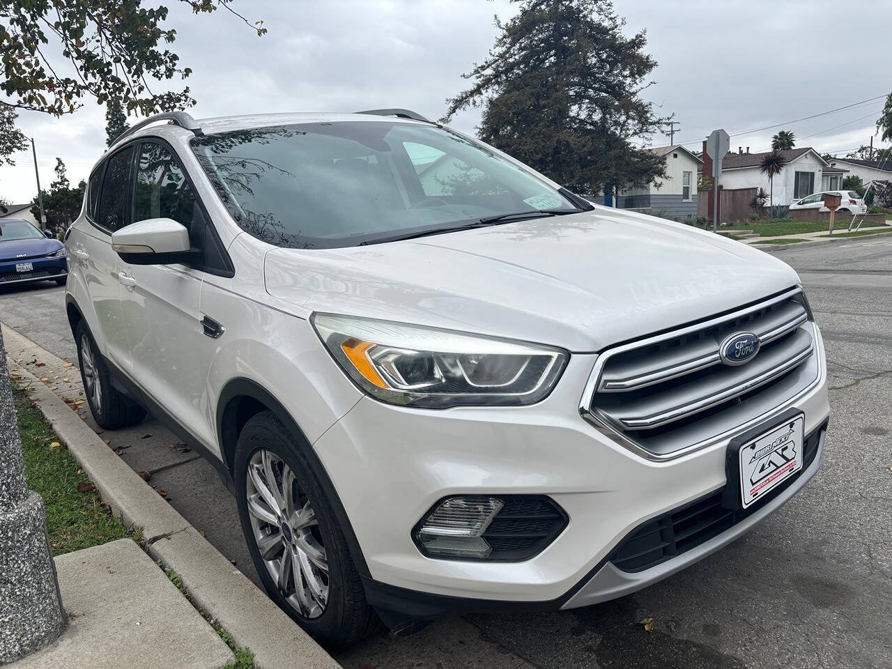 Used 2017 Ford Escape Titanium FWD image 2