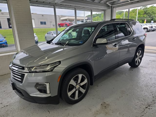 Certified 2023 Chevrolet Traverse LT w/ LT Premium Package AWD/4WD image 2