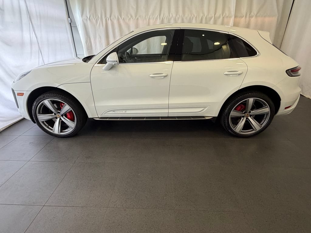 Certified 2023 Porsche Macan S AWD/4WD image 2