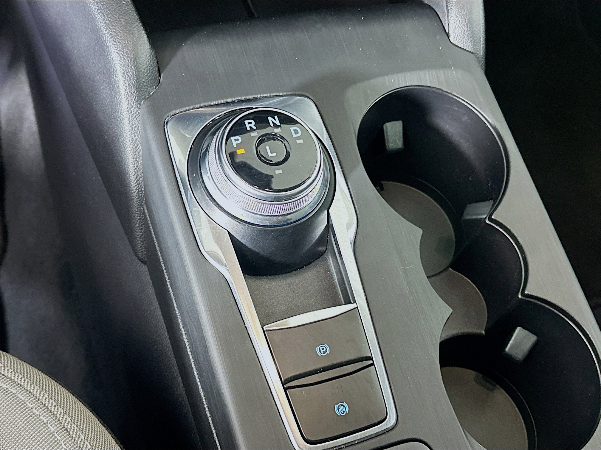 Used 2020 Ford Escape SE image 24