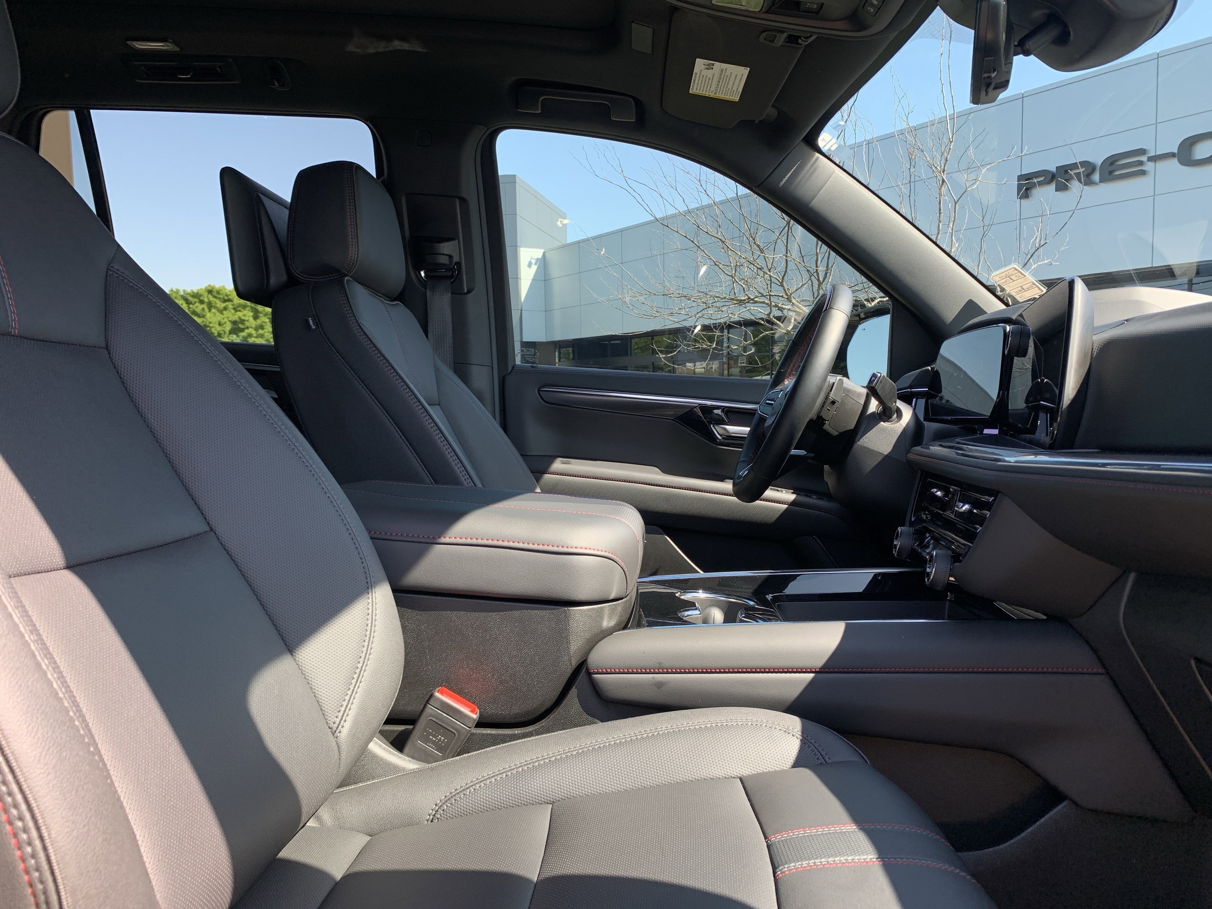 Used 2025 Chevrolet Tahoe RST w/ Advanced Technology Package AWD/4WD image 35