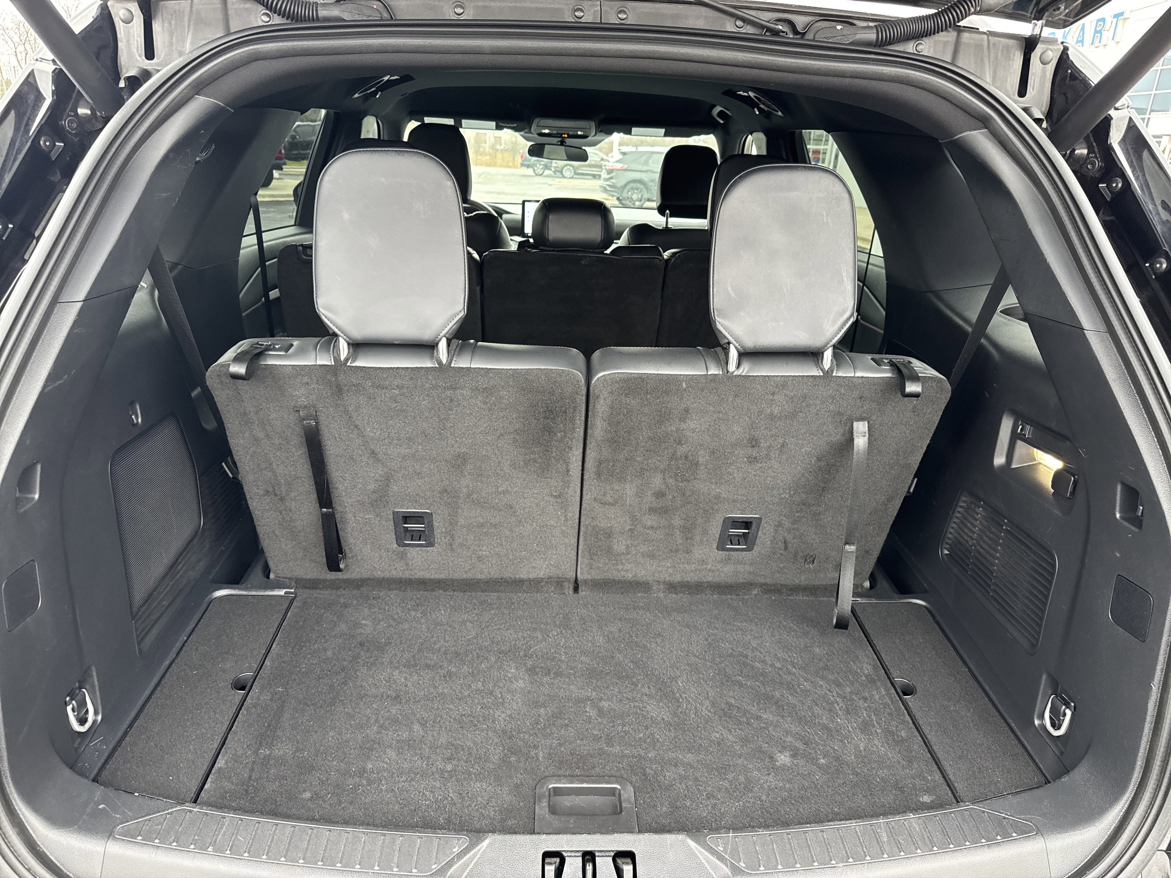 Used 2025 Ford Explorer ST-Line w/ ST-Line Street Pack image 17