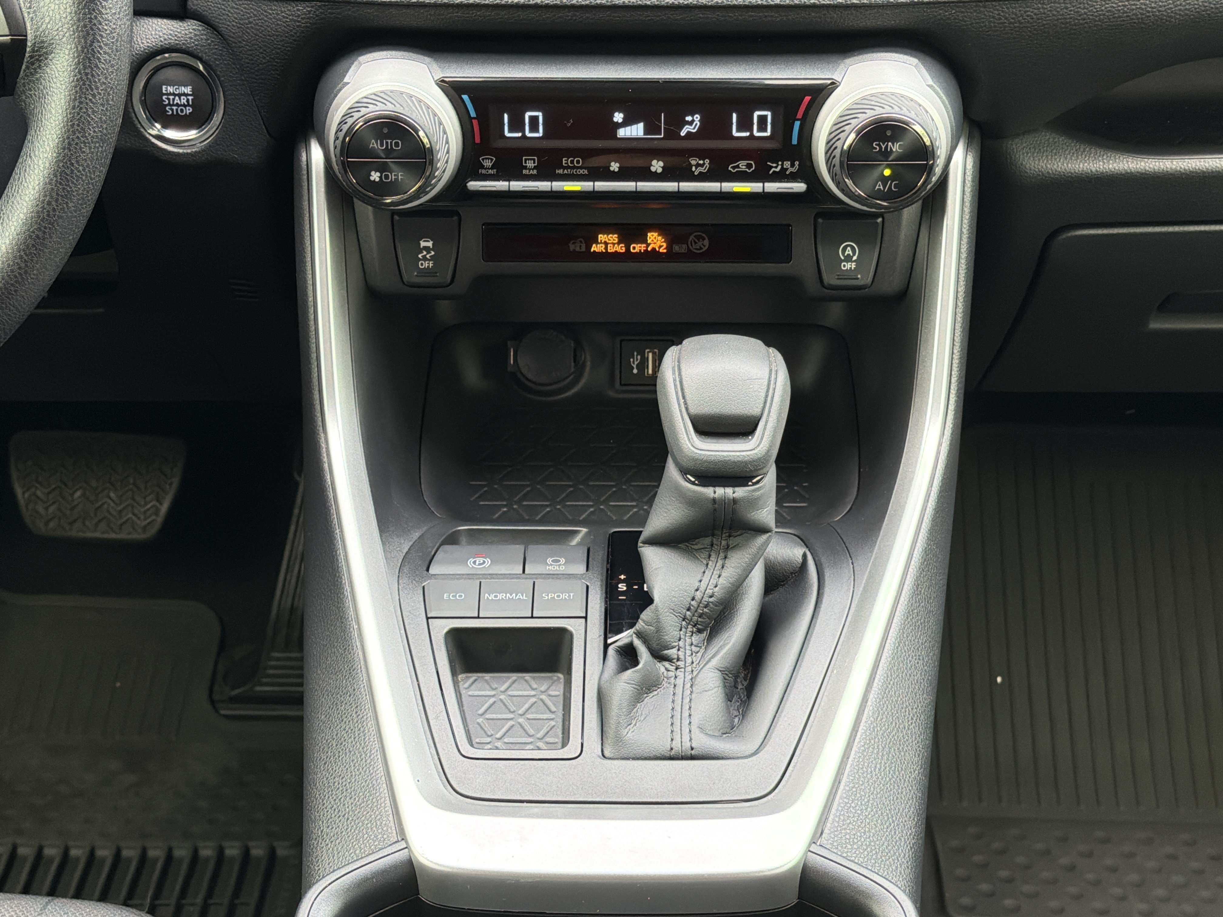 Used 2025 Toyota RAV4 XLE FWD image 5
