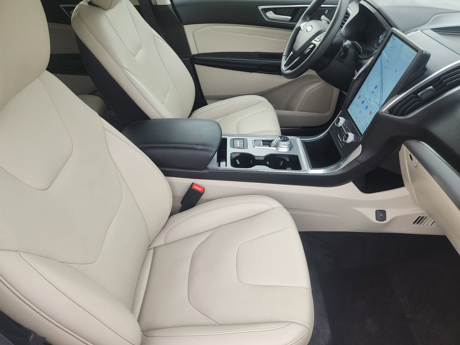 Used 2022 Ford Edge Titanium w/ Equipment Group 301A AWD/4WD image 17