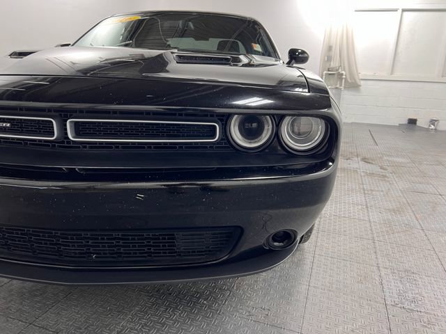 Used 2016 Dodge Challenger SXT image 12