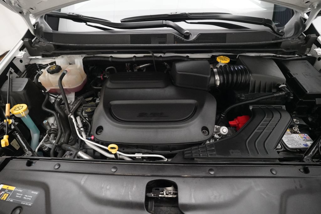 Used 2025 Chrysler Pacifica Limited FWD image 3