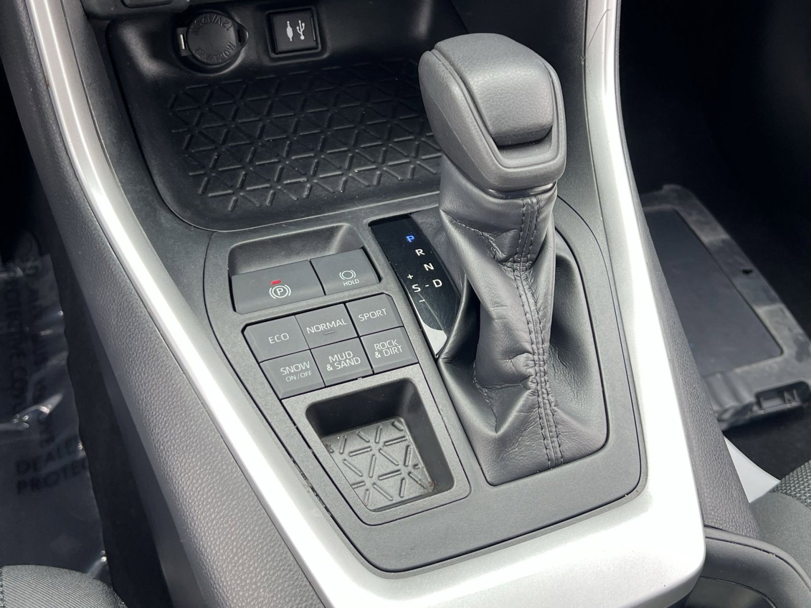 Used 2019 Toyota RAV4 LE w/ All Weather Liner Package image 20