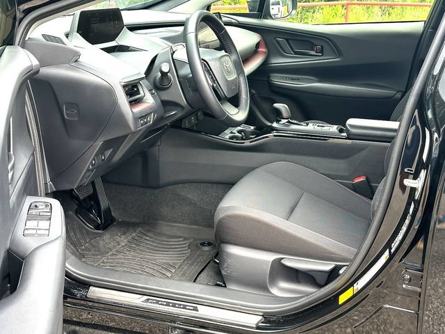 Used 2025 Toyota Prius Plug-In Hybrid FWD image 10