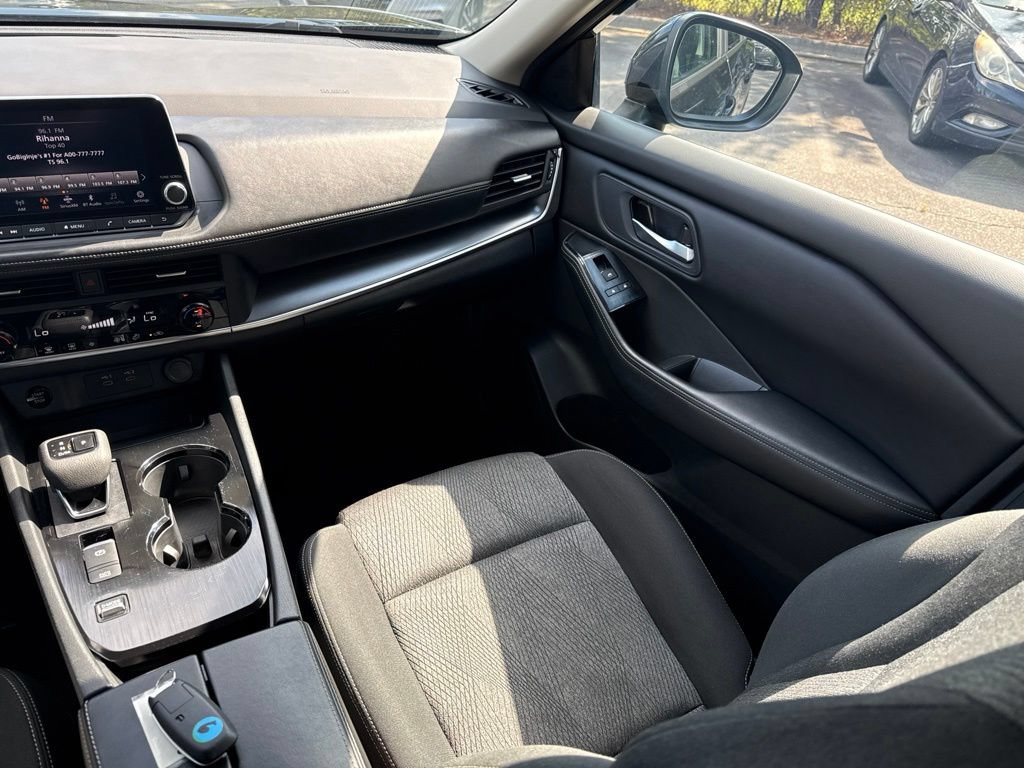 Certified 2025 Nissan Rogue SV FWD image 32