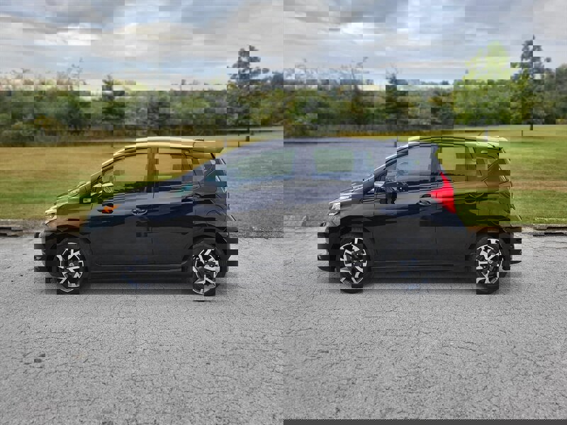 Used 2017 Nissan Versa Note SR image 2