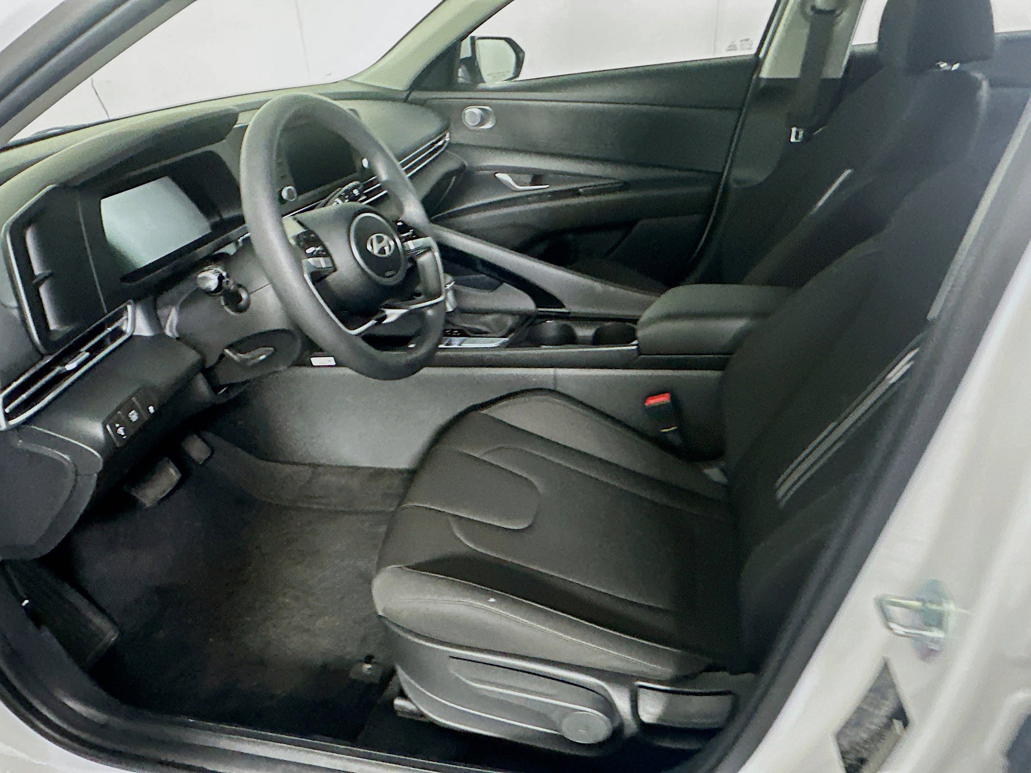 Used 2025 Hyundai Elantra Blue image 13