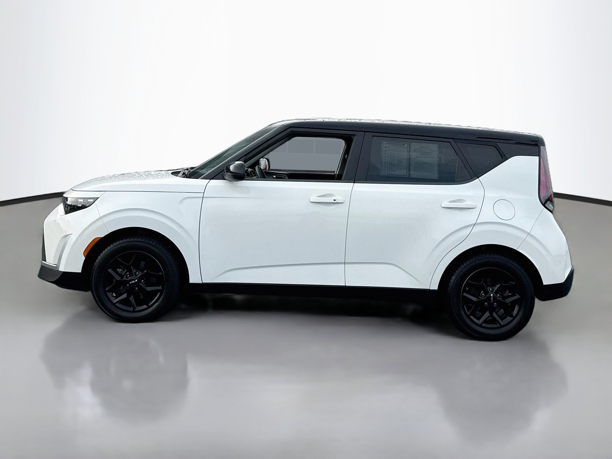 Used 2023 Kia Soul S FWD image 4