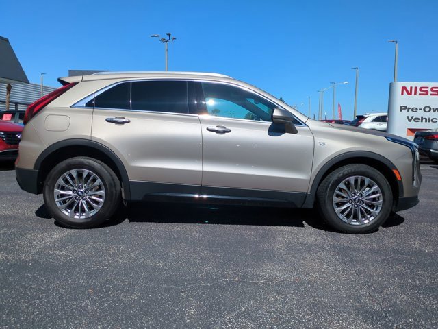 Used 2024 Cadillac XT4 Premium Luxury image 4