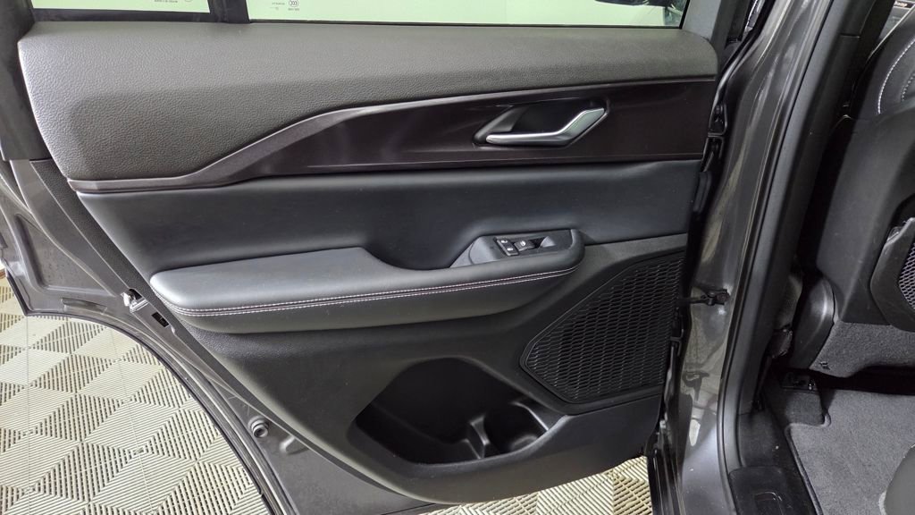 Used 2023 Jeep Grand Cherokee Altitude image 29