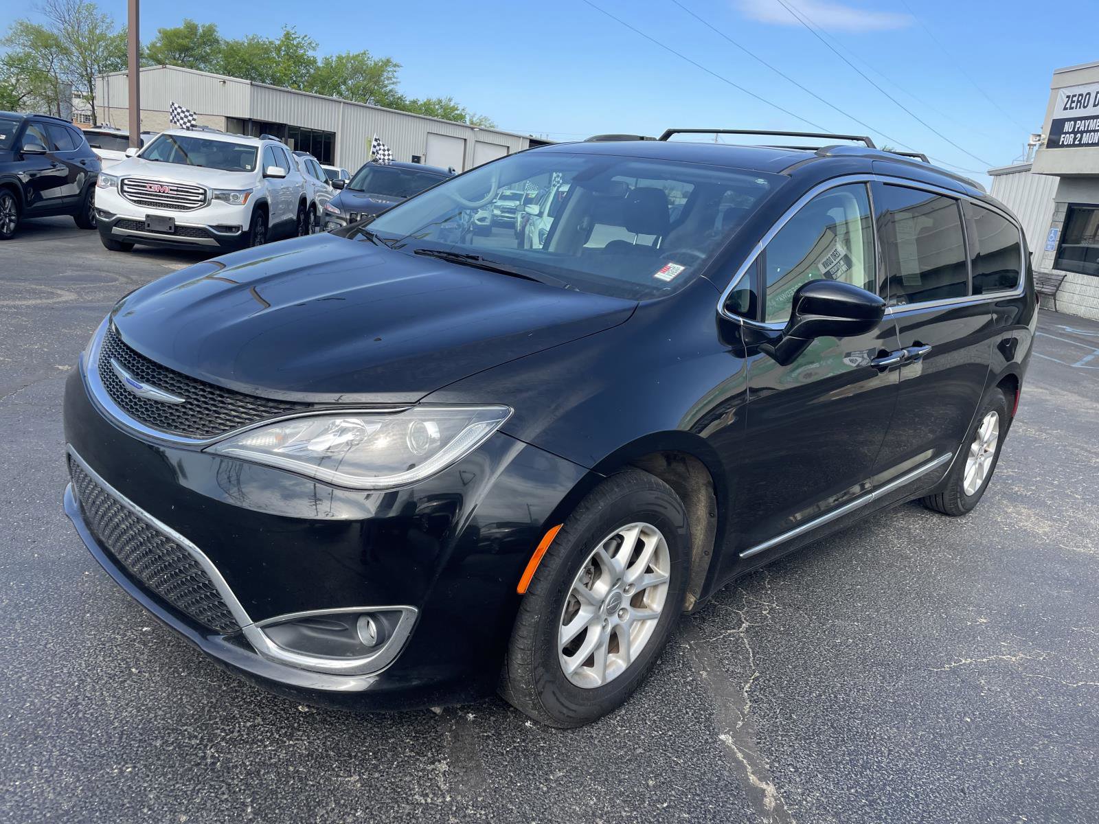 Used 2020 Chrysler Pacifica Touring-L FWD image 2