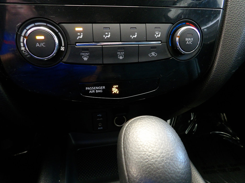Used 2016 Nissan Rogue S FWD image 32