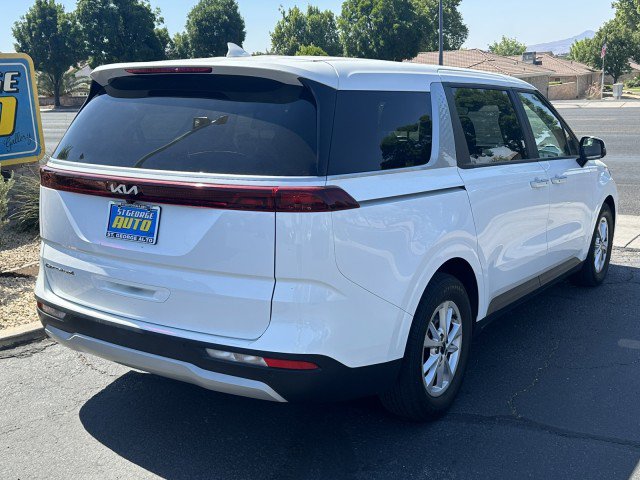 Used 2022 Kia Carnival LX FWD image 3