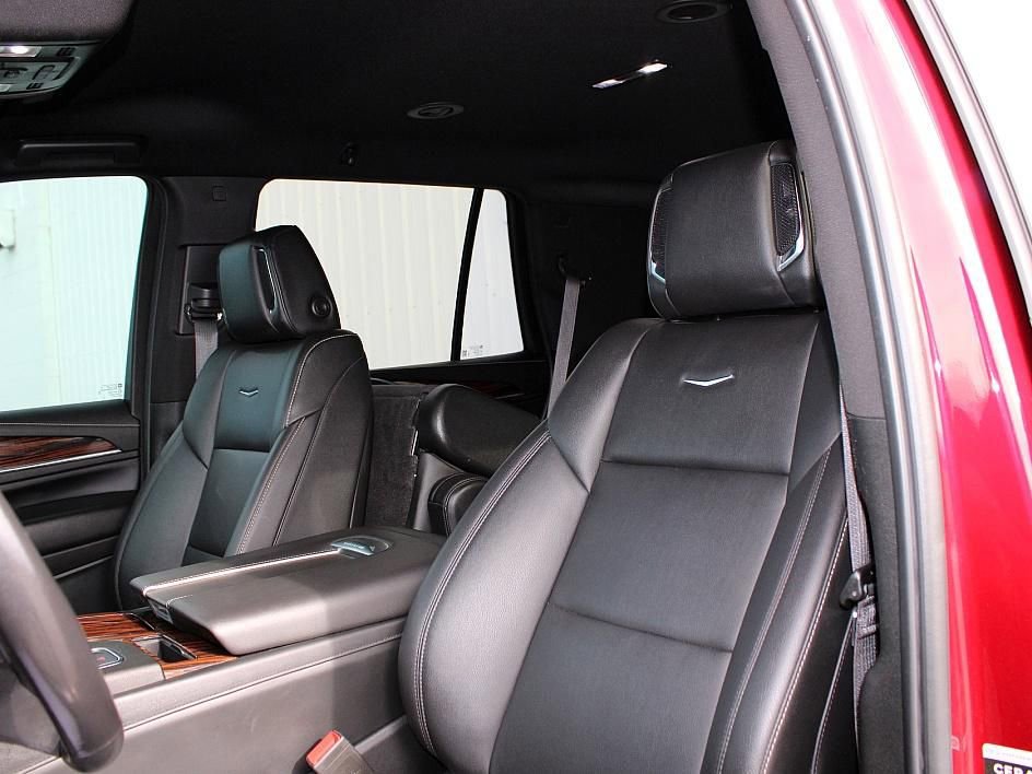Used 2022 Cadillac Escalade Luxury image 23
