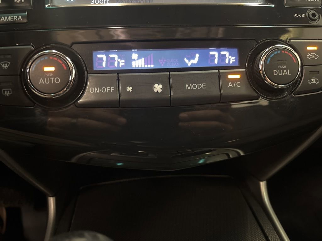 Used 2013 Nissan Altima 2.5 SL w/ Technology Pkg image 22