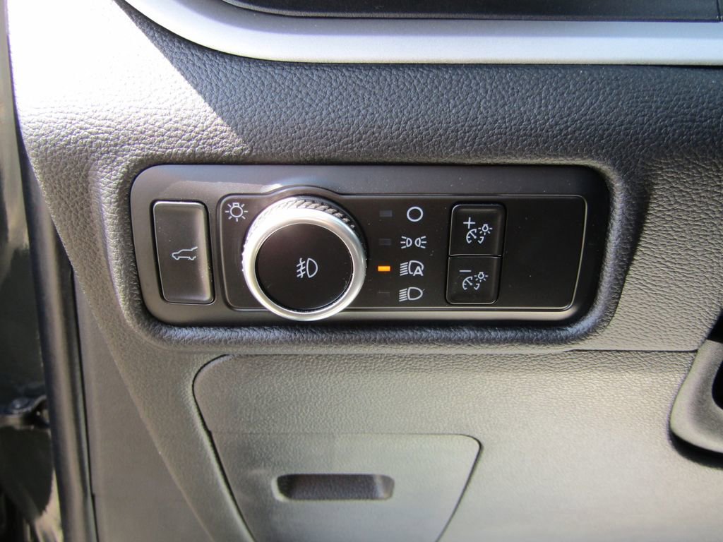 Used 2024 Ford Explorer XLT w/ Equipment Group 202A AWD/4WD image 19