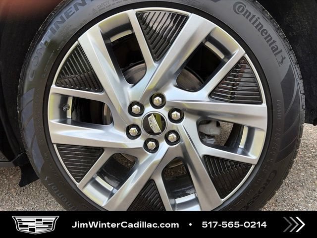 Certified 2025 Cadillac Optiq Luxury 2 w/ LPO, Floor Liner Package AWD/4WD image 3