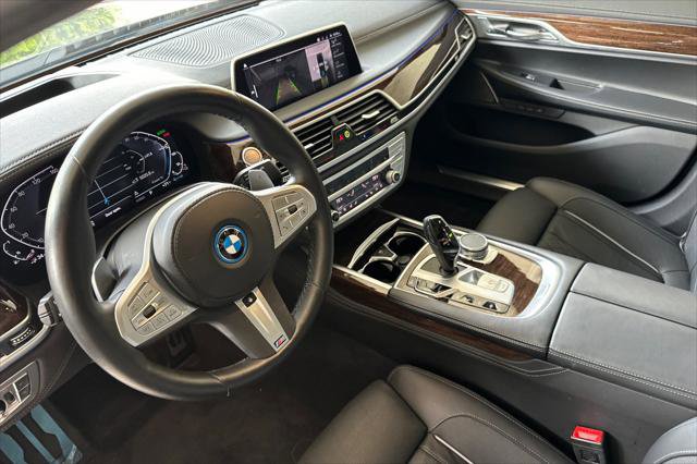 Used 2022 BMW 745e xDrive w/ M Sport Package image 9