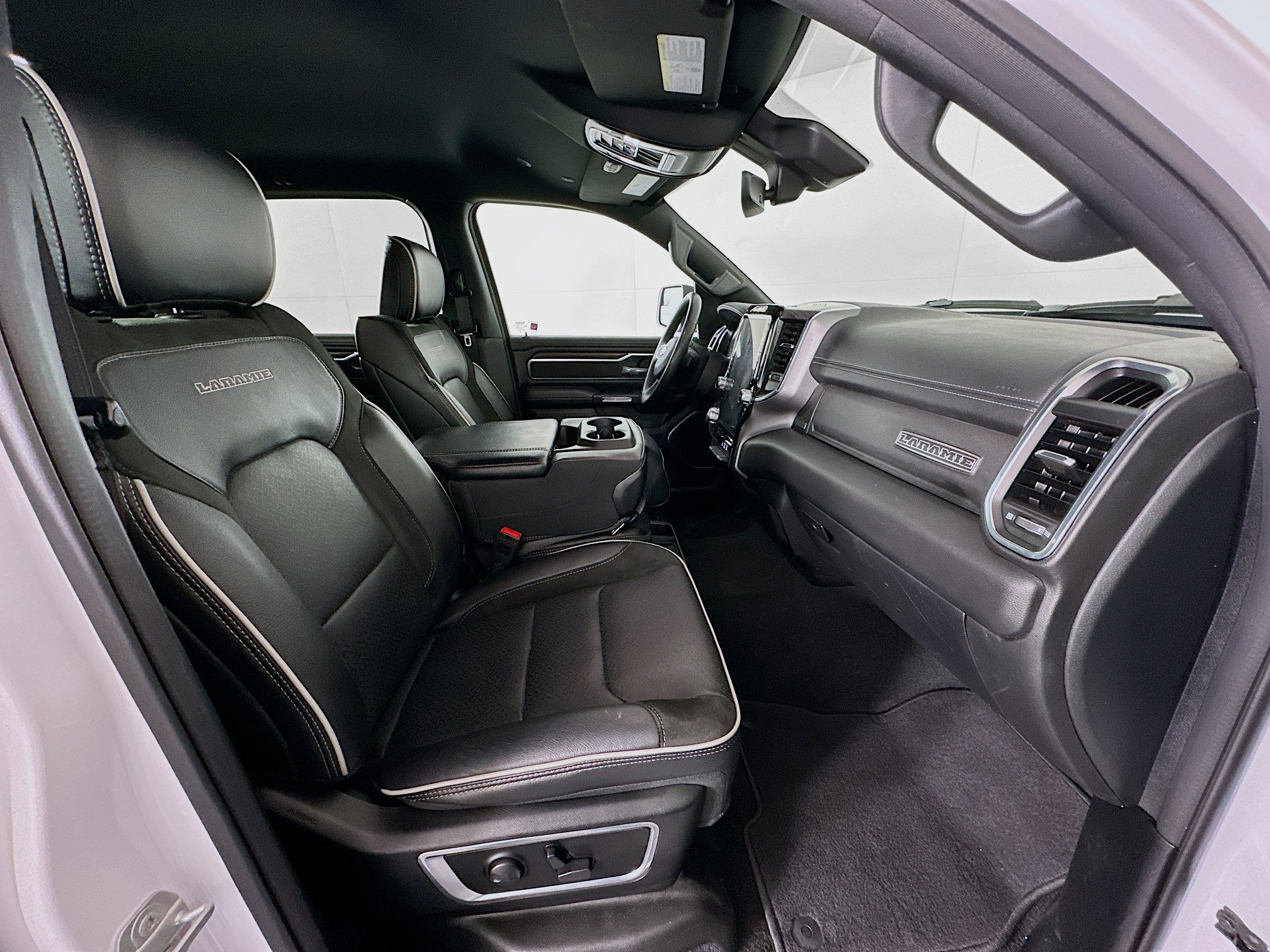 Used 2025 RAM 1500 Laramie image 30