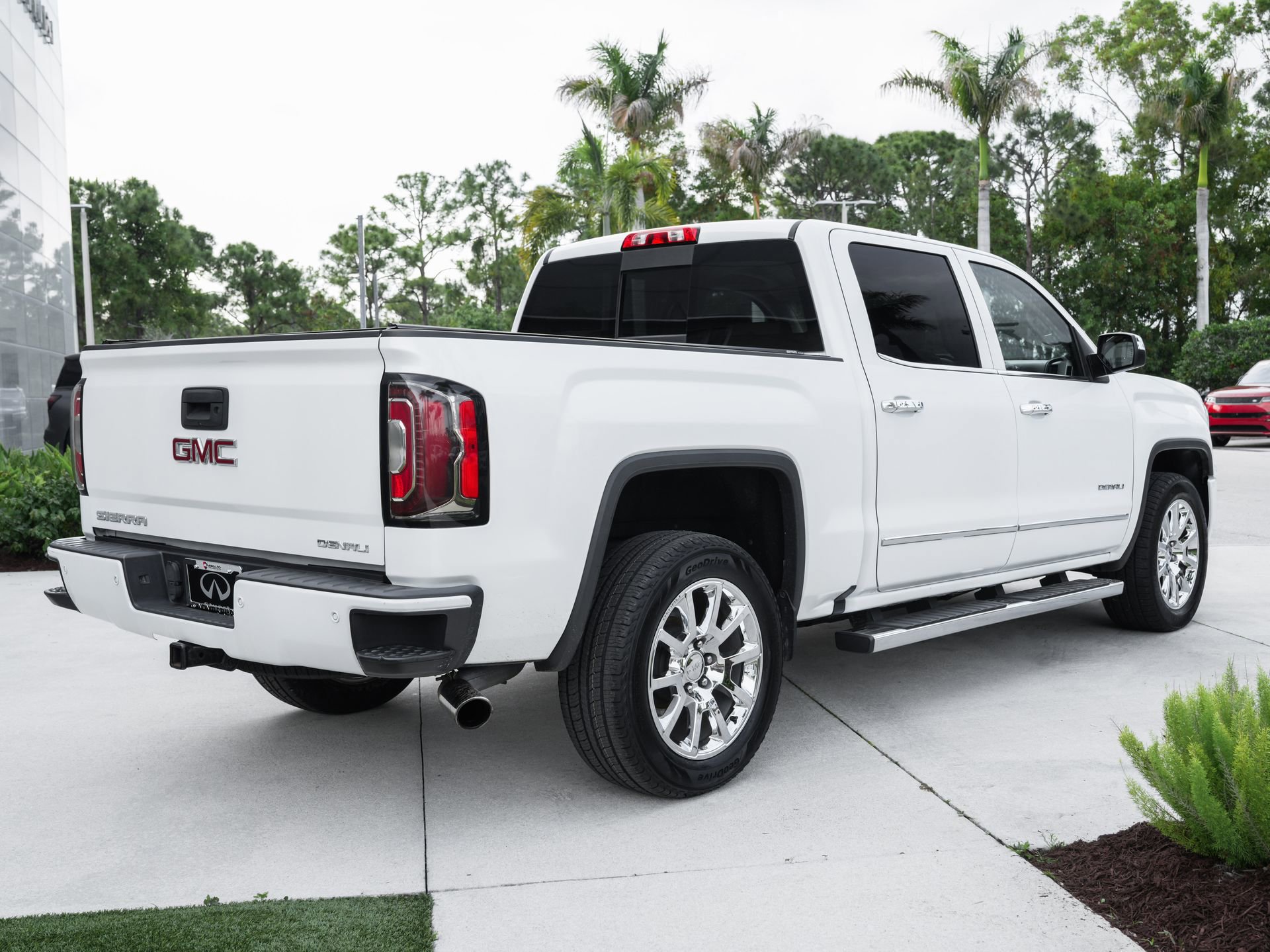 Used 2016 GMC Sierra 1500 Denali w/ Enhanced Driver Alert Package AWD/4WD image 27
