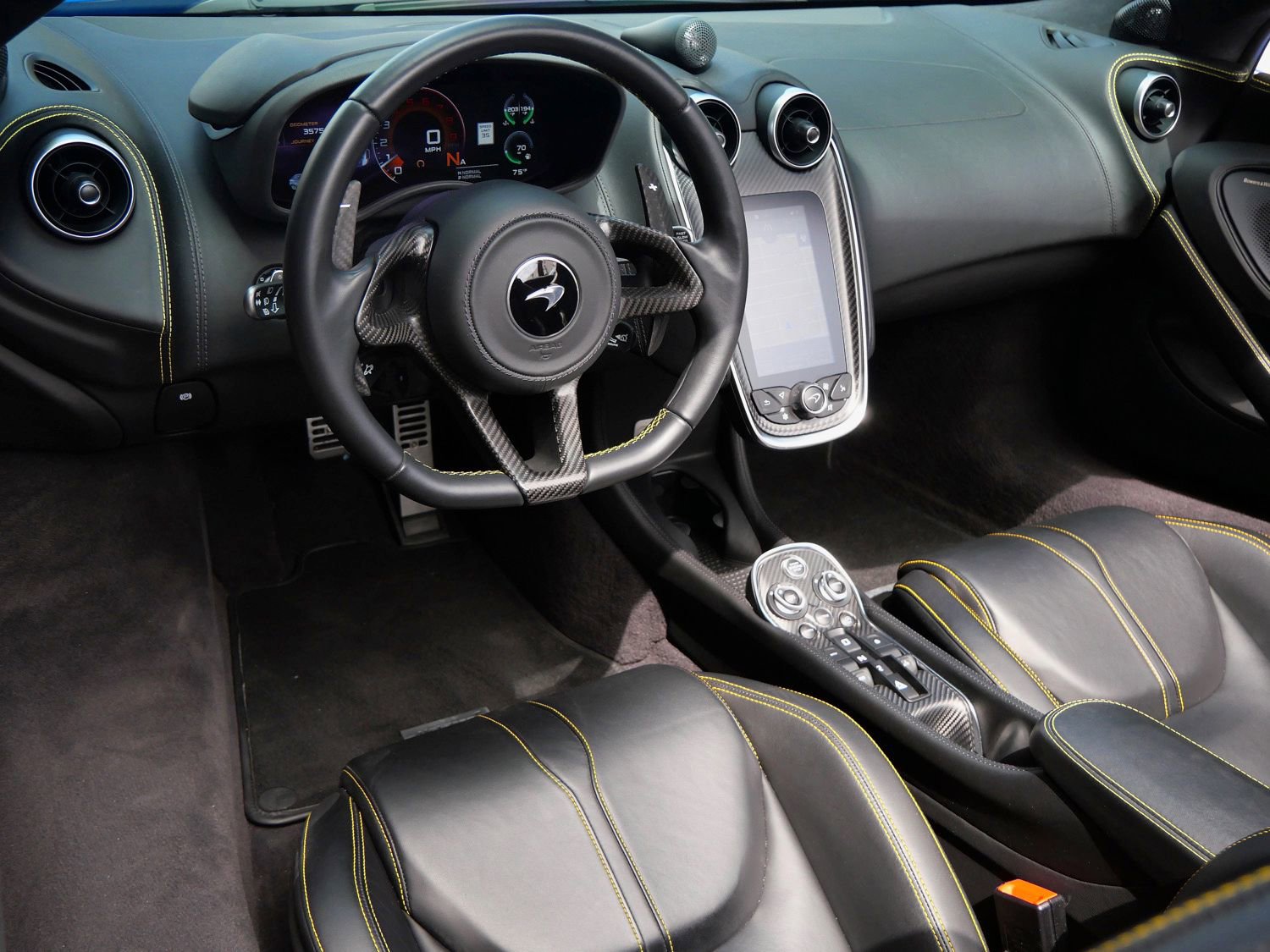Used 2020 McLaren 570S Spider RWD image 8