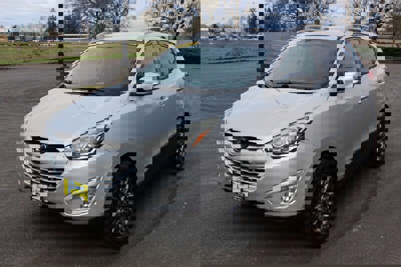 Used 2014 Hyundai Tucson SE image 2