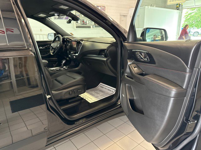 Used 2023 Chevrolet Traverse RS image 30