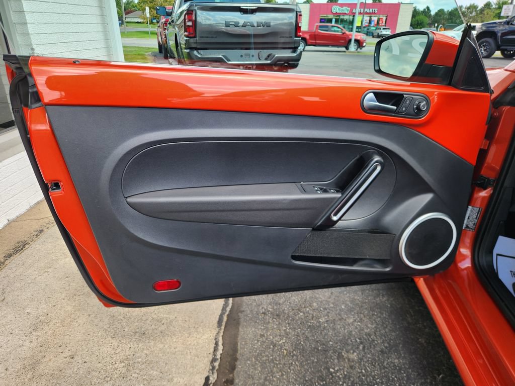 Used 2019 Volkswagen Beetle 2.0T SE FWD image 16