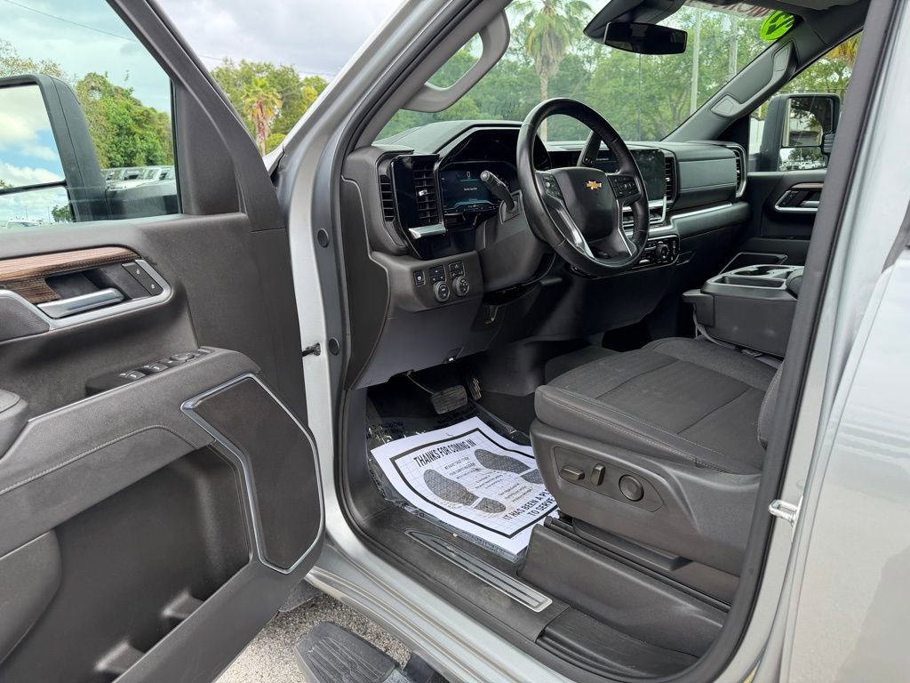 Used 2025 Chevrolet Silverado 2500 LT w/ Convenience Package image 17