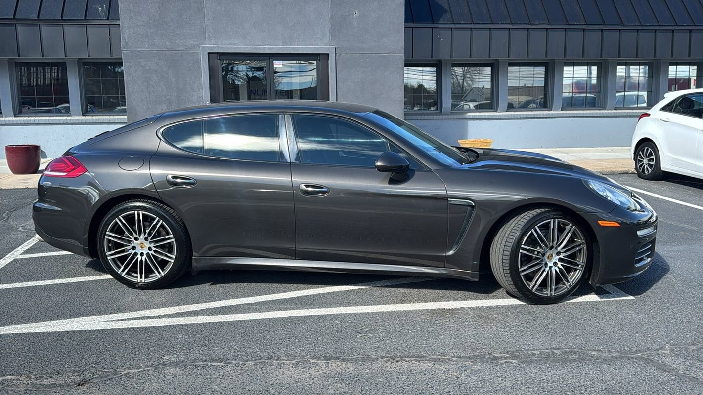 Used 2015 Porsche Panamera 4 image 2