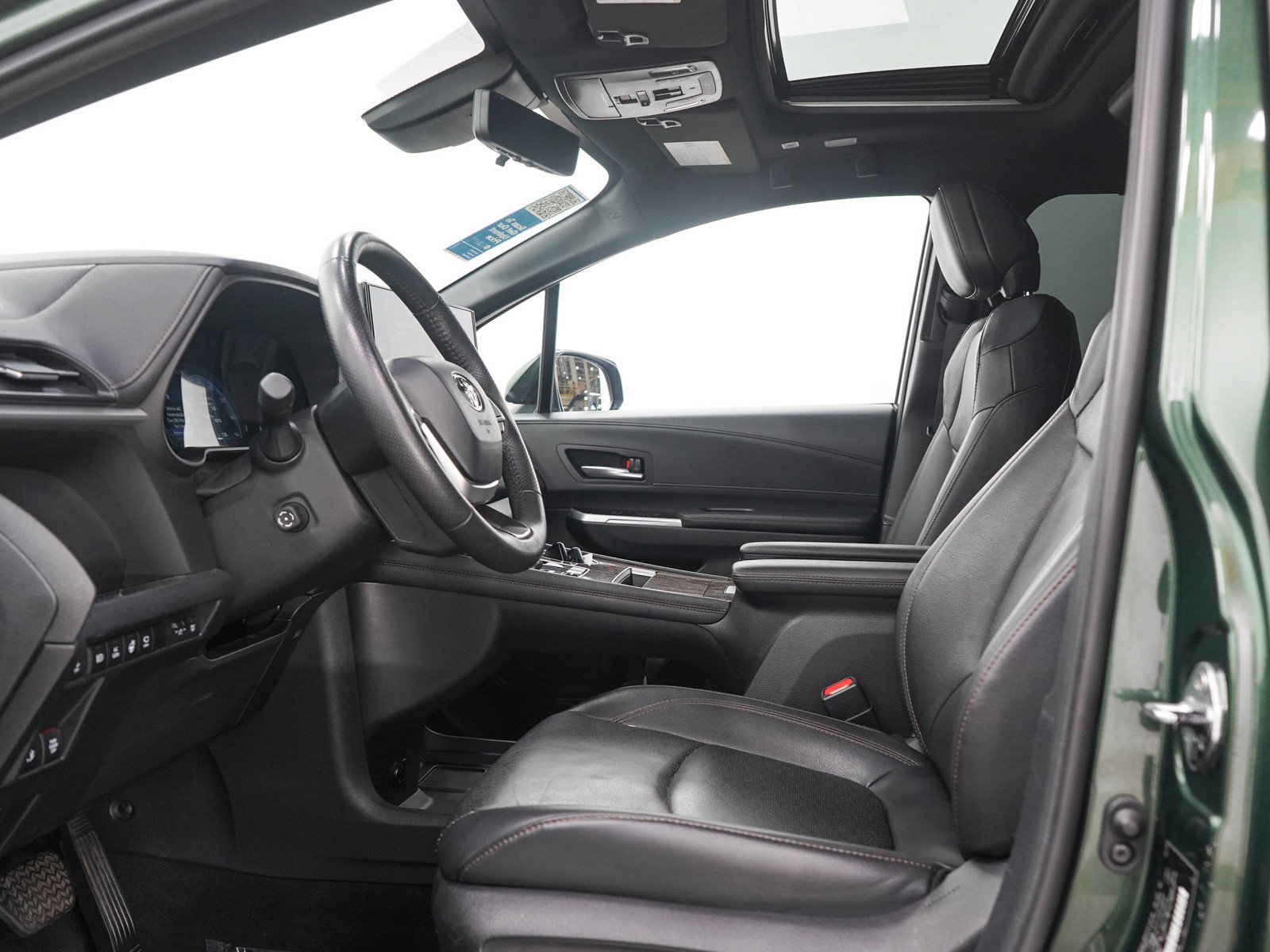 Used 2025 Toyota Sienna Platinum AWD/4WD image 27