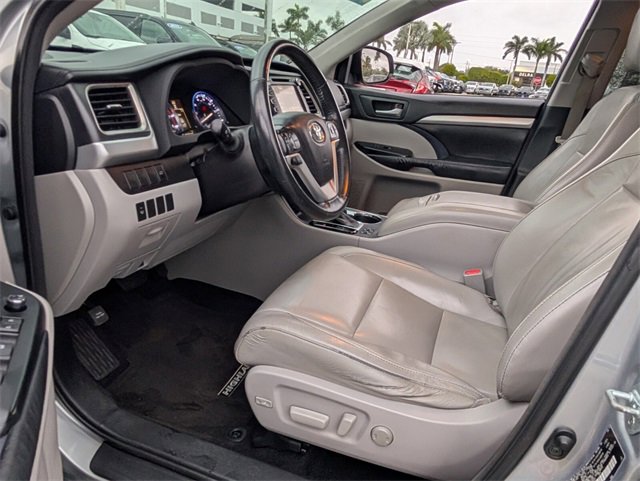 Used 2015 Toyota Highlander XLE image 6