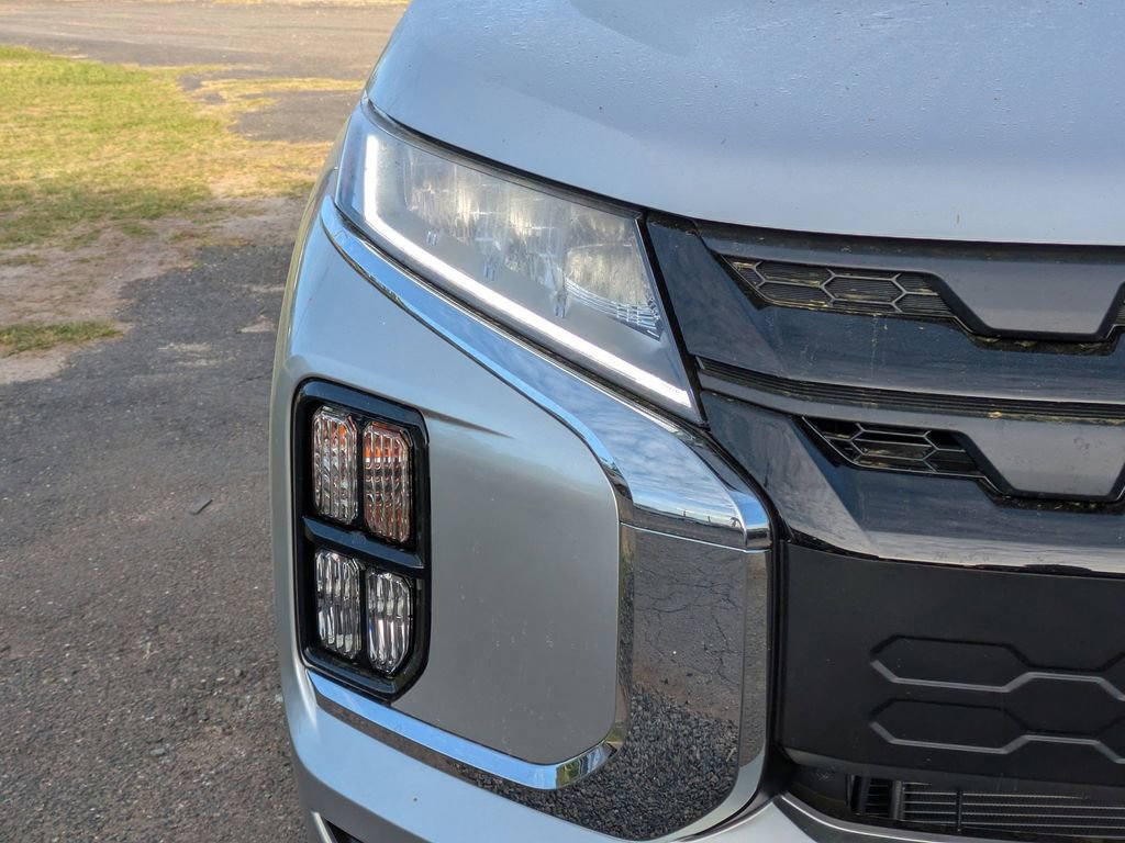 New 2026 Mitsubishi Outlander Sport LE image 9