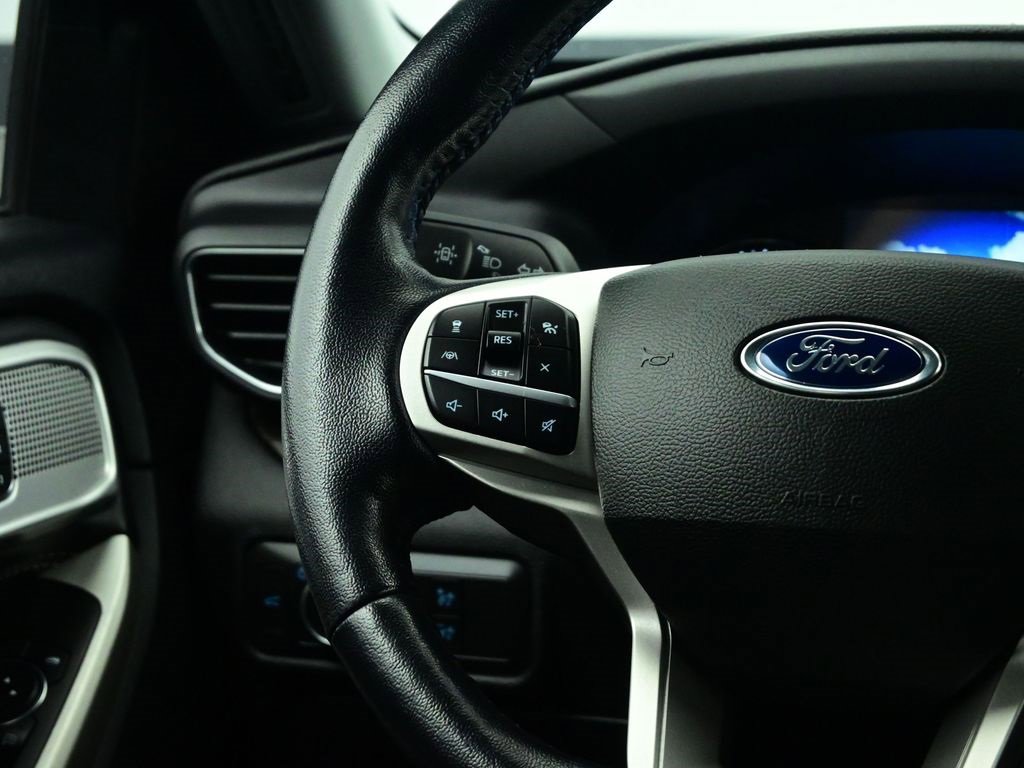 Used 2022 Ford Explorer Limited w/ Equipment Group 301A image 9