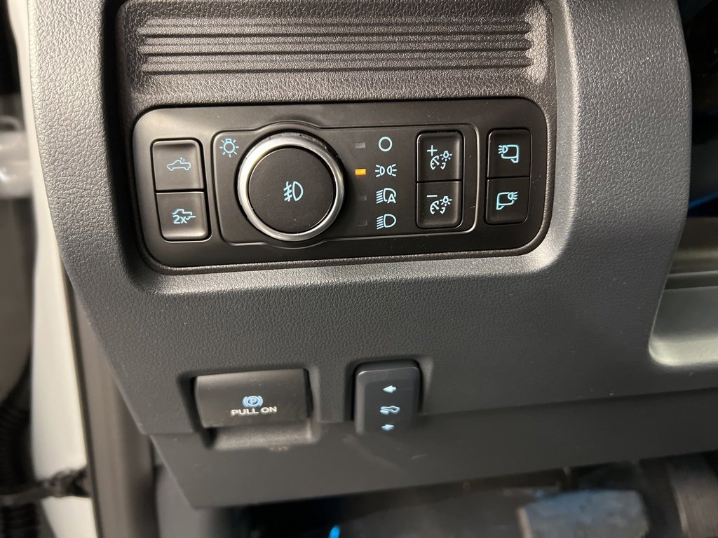 New 2026 Ford F250 Lariat w/ Black Appearance Package image 27