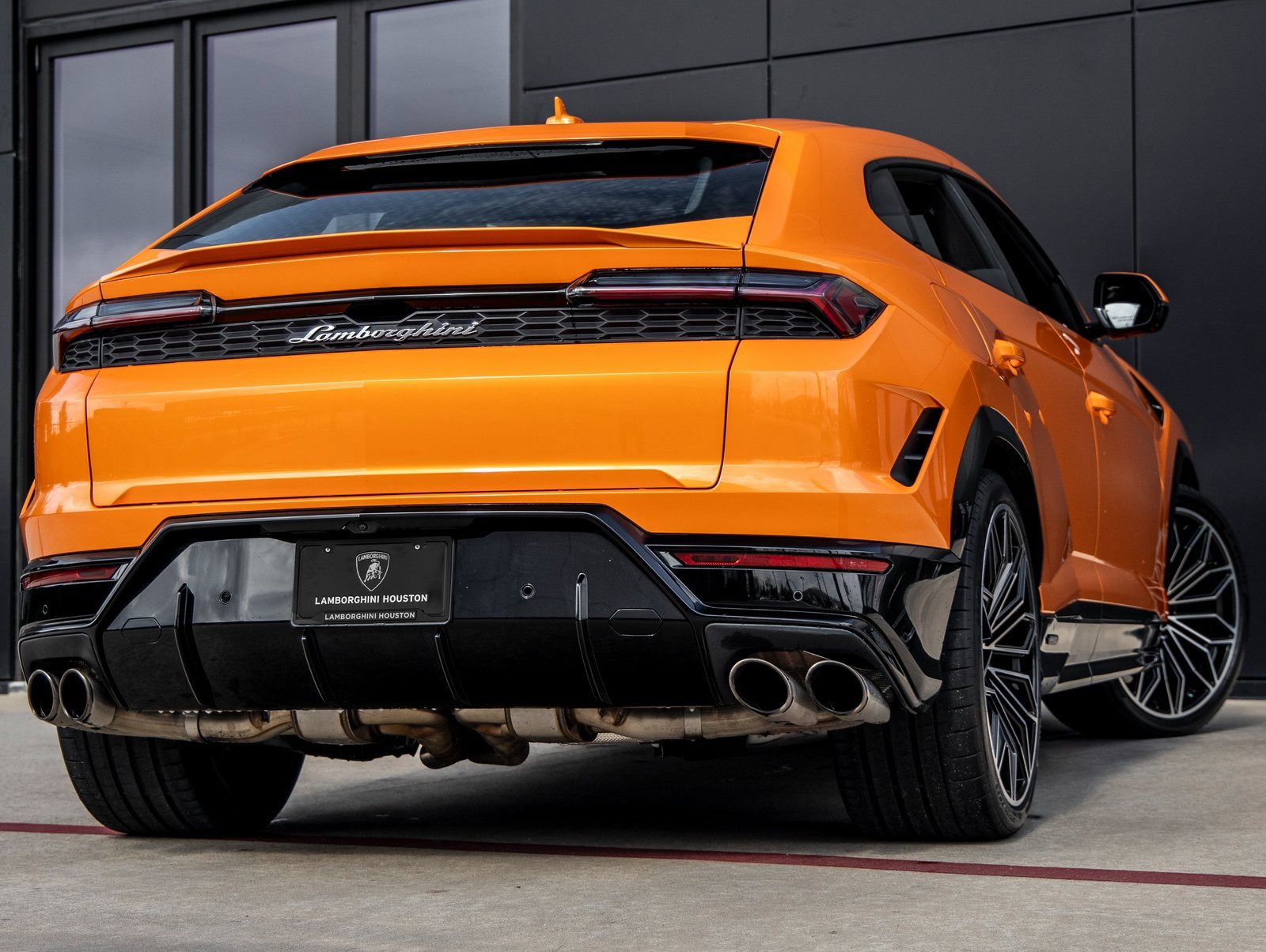 Used 2025 Lamborghini Urus SE image 8