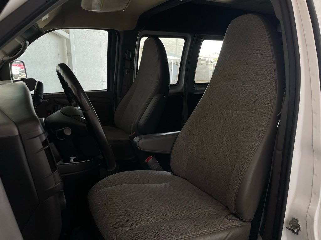 Used 2014 GMC Savana 3500 Extended RWD image 12