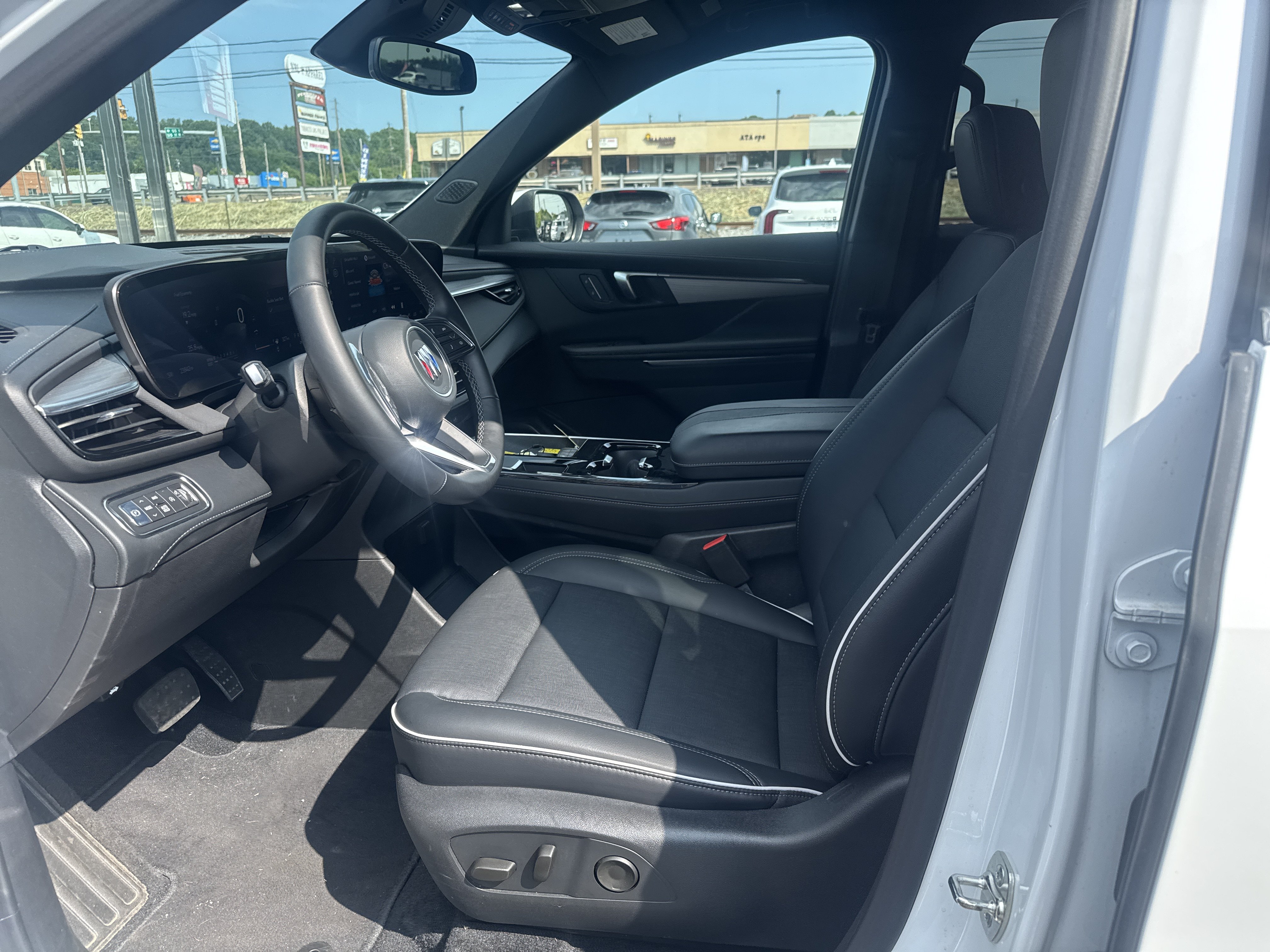 Used 2026 Buick Enclave Preferred AWD/4WD image 12